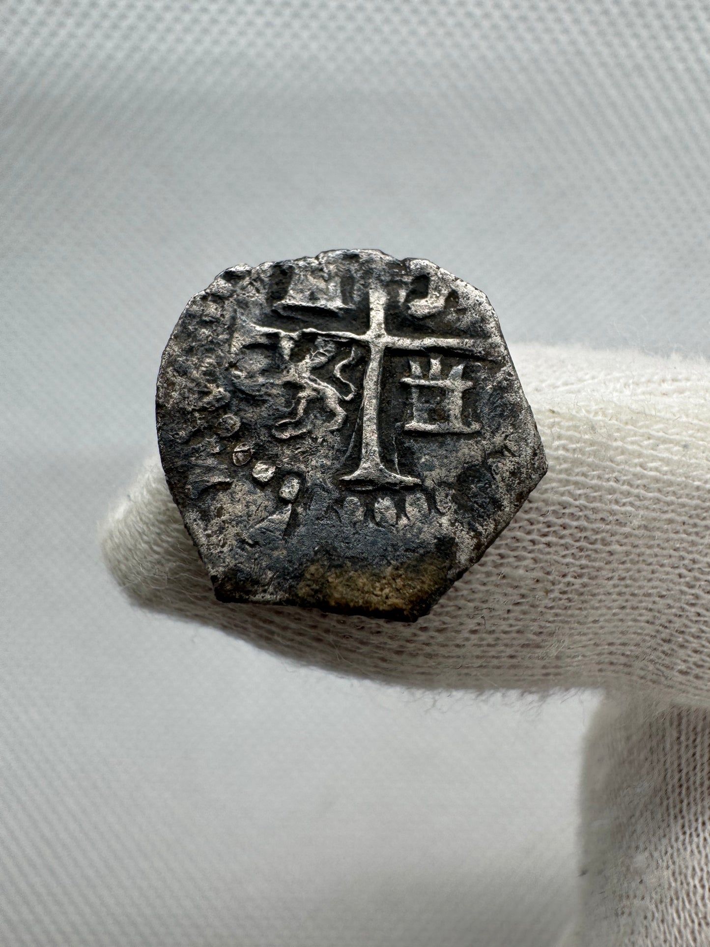 Felipe II (1566-1598). 1/2 real. (1593-1595). Toledo. C. (Cal-172). (Jarabo-Sanahuja-Tipo A964). Ag. 1,60g.