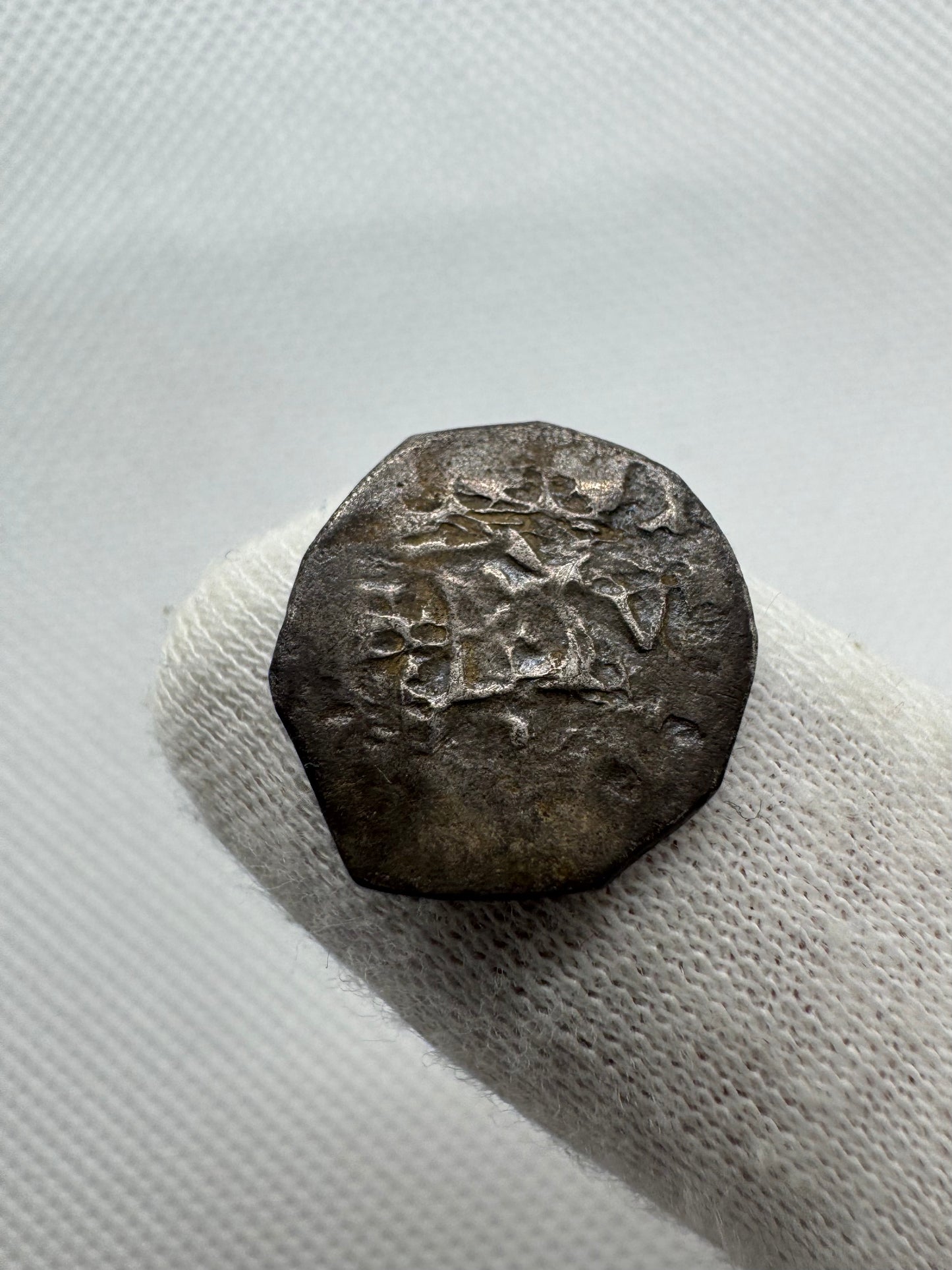 Felipe III (1598-1621). 1/2 real. 1612. Sevilla. V. (Cal-434). (Jarabo-Sanahuja-B553). Ag. 1,65g.