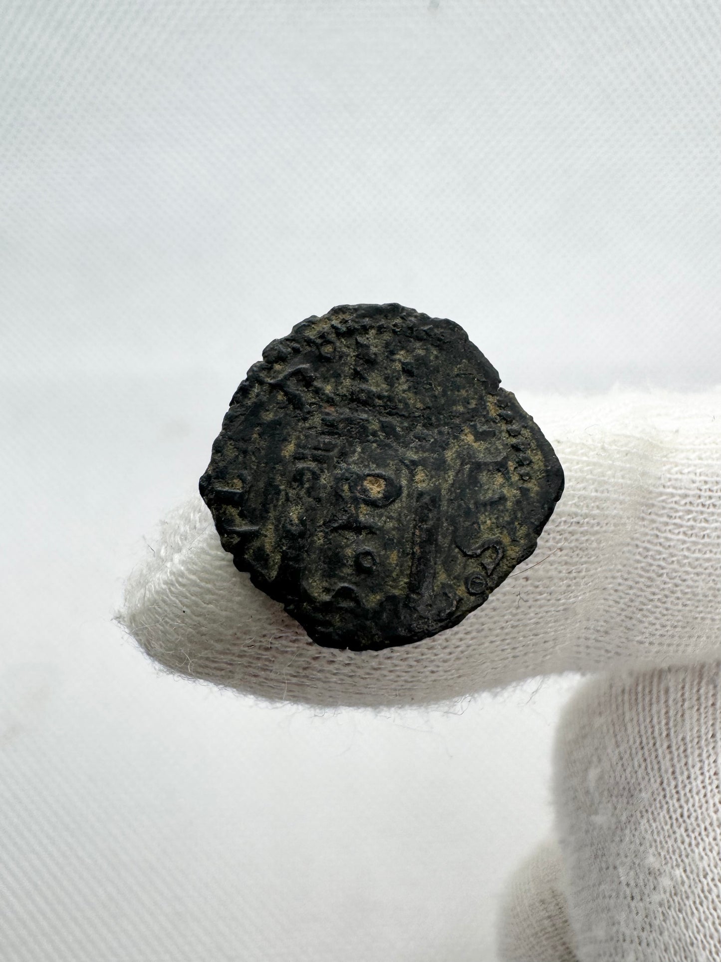 Carlos I (1516-1556). Cornado. Pamplona. (Cal-43). Ae. 1,02g.