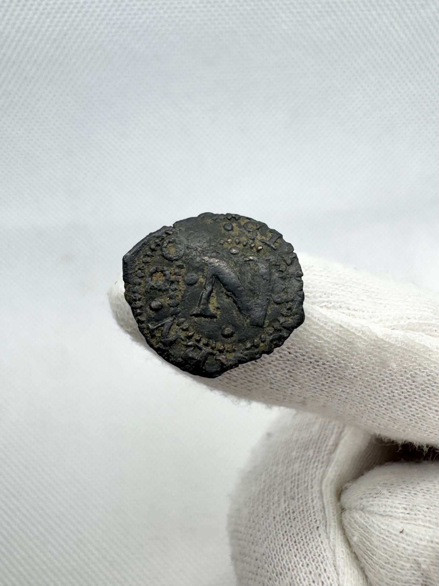 Carlos I (1516-1556). Cornado. Pamplona. (Cal-43). Ae. 1,02g.