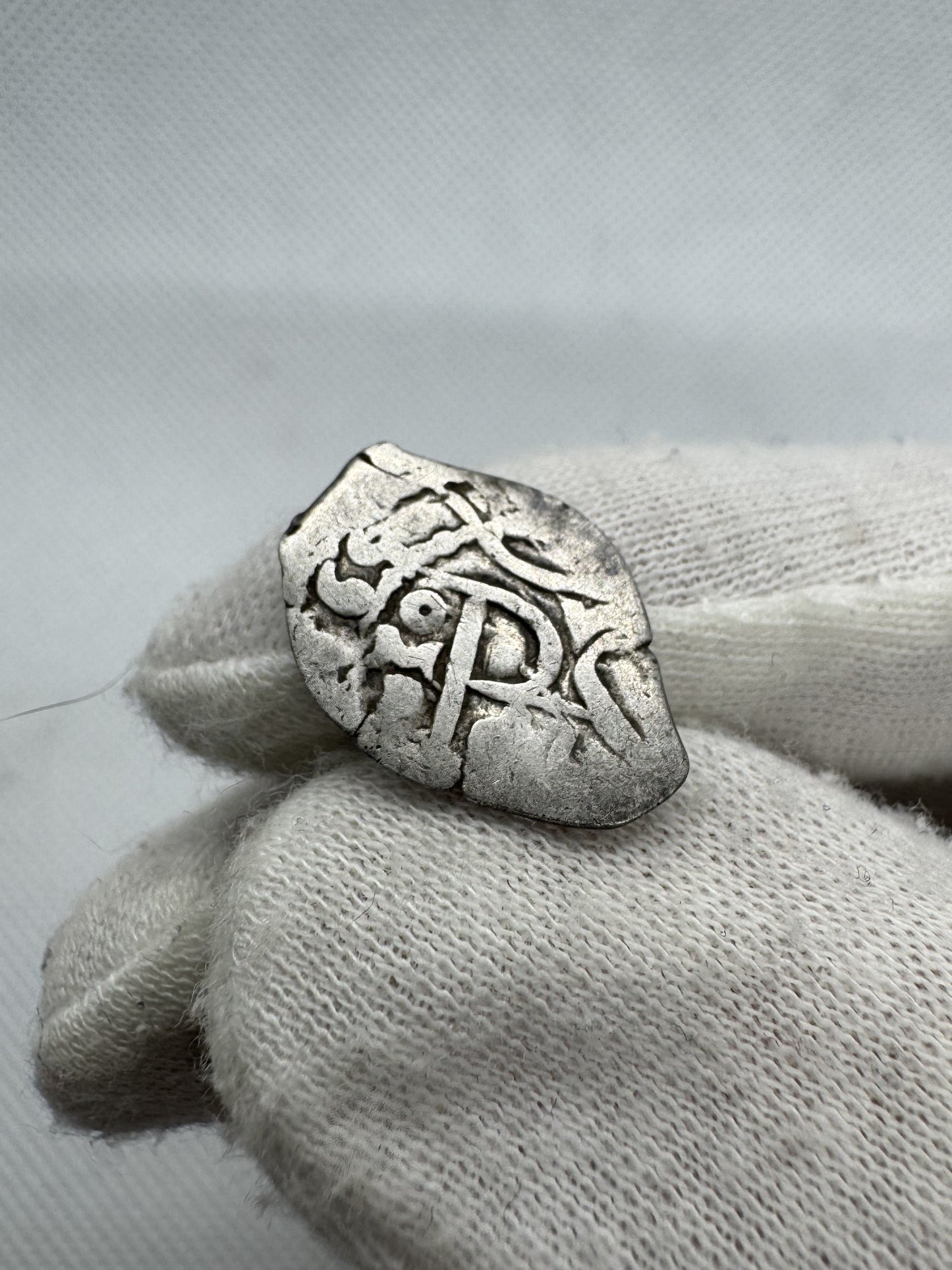 Felipe IV (1621-1665). 1/2 real. 1665/4. México. P. (Cal-573var). Ag. 1,39g.