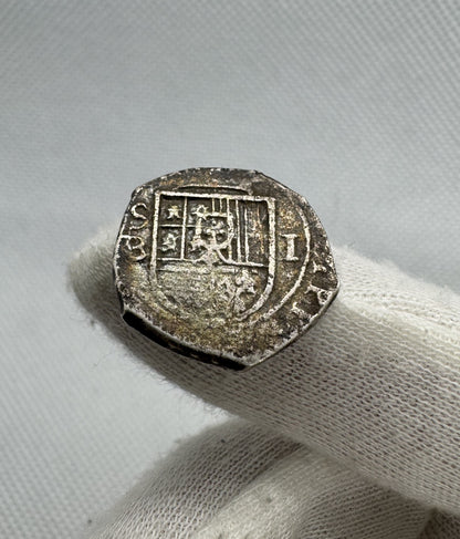 Felipe II (1566-1598). 1 real. 1597. Sevilla. B. Tipo “OMNIVM”. (Cal-275). (Jarabo-Sanahuja-A766). Ag. 3,35g.